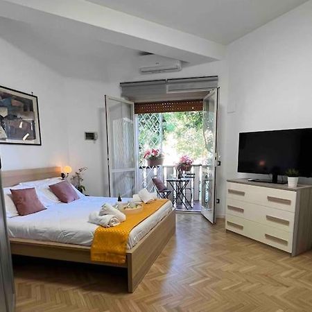 3 Fermate Dal Colosseo - Casa Vacanze Elena - 50 M Da Metro Garbatella Roma Ngoại thất bức ảnh