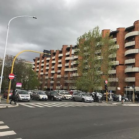 3 Fermate Dal Colosseo - Casa Vacanze Elena - 50 M Da Metro Garbatella Roma Ngoại thất bức ảnh
