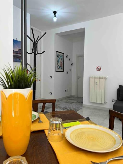 3 Fermate Dal Colosseo - Casa Vacanze Elena - 50 M Da Metro Garbatella Roma Ngoại thất bức ảnh