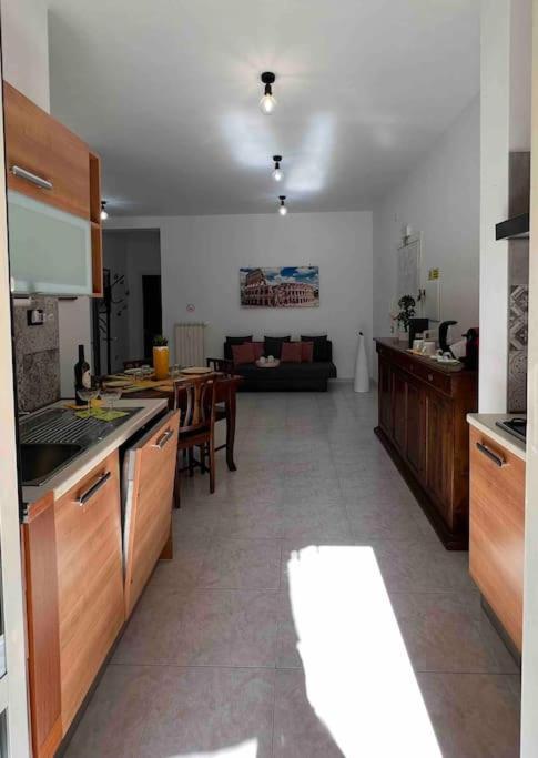 3 Fermate Dal Colosseo - Casa Vacanze Elena - 50 M Da Metro Garbatella Roma Ngoại thất bức ảnh