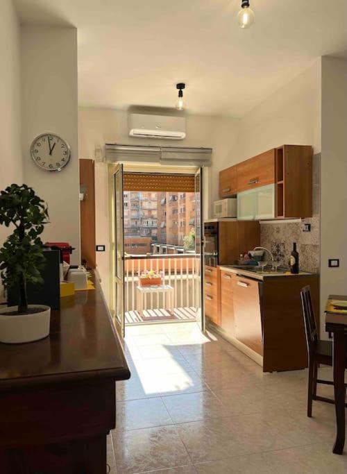 3 Fermate Dal Colosseo - Casa Vacanze Elena - 50 M Da Metro Garbatella Roma Ngoại thất bức ảnh
