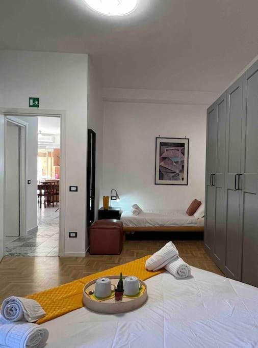 3 Fermate Dal Colosseo - Casa Vacanze Elena - 50 M Da Metro Garbatella Roma Ngoại thất bức ảnh