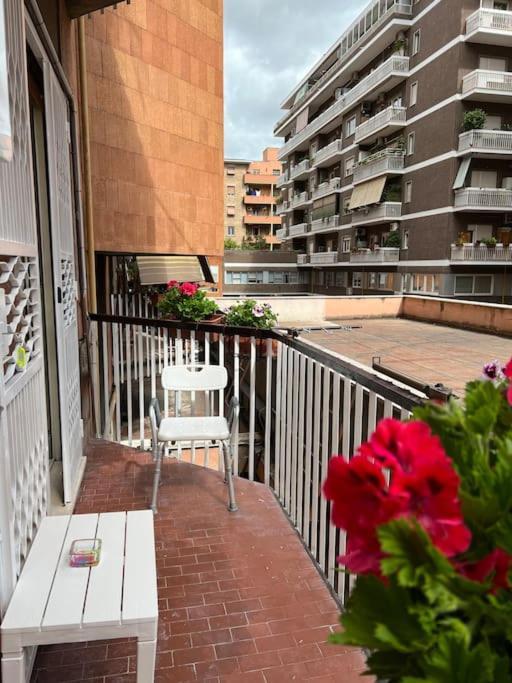 3 Fermate Dal Colosseo - Casa Vacanze Elena - 50 M Da Metro Garbatella Roma Ngoại thất bức ảnh