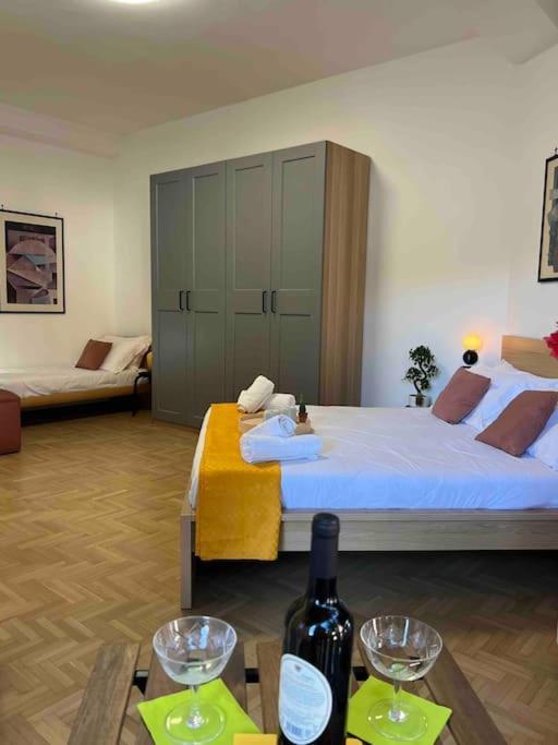 3 Fermate Dal Colosseo - Casa Vacanze Elena - 50 M Da Metro Garbatella Roma Ngoại thất bức ảnh