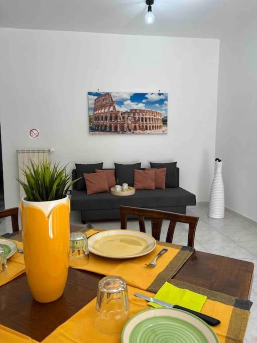 3 Fermate Dal Colosseo - Casa Vacanze Elena - 50 M Da Metro Garbatella Roma Ngoại thất bức ảnh