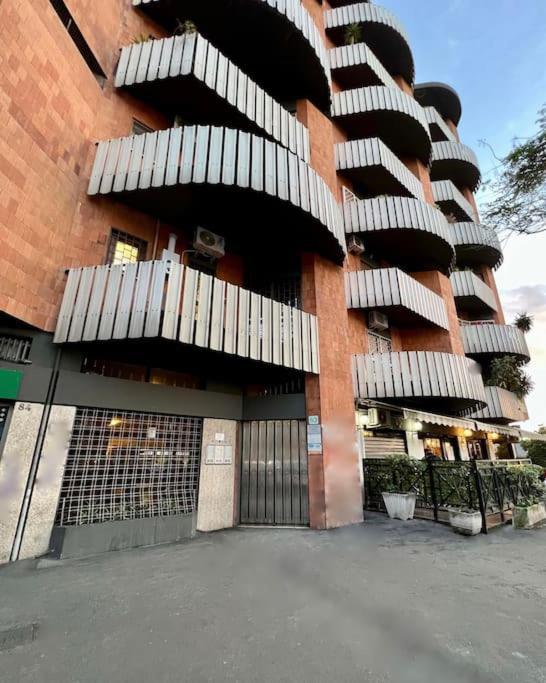 3 Fermate Dal Colosseo - Casa Vacanze Elena - 50 M Da Metro Garbatella Roma Ngoại thất bức ảnh