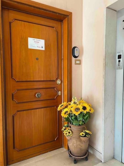 3 Fermate Dal Colosseo - Casa Vacanze Elena - 50 M Da Metro Garbatella Roma Ngoại thất bức ảnh