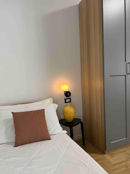 3 Fermate Dal Colosseo - Casa Vacanze Elena - 50 M Da Metro Garbatella Roma Ngoại thất bức ảnh