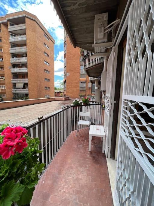 3 Fermate Dal Colosseo - Casa Vacanze Elena - 50 M Da Metro Garbatella Roma Ngoại thất bức ảnh