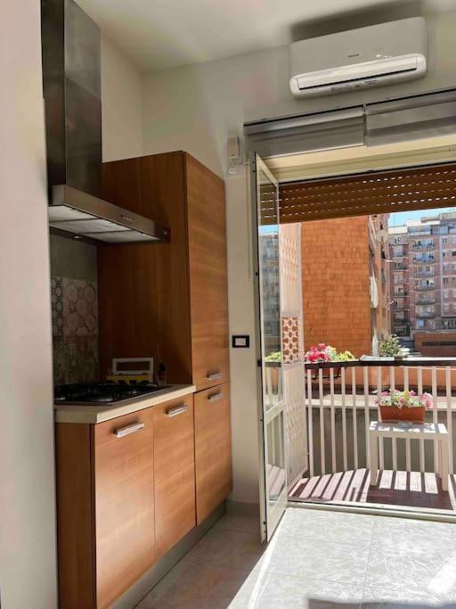 3 Fermate Dal Colosseo - Casa Vacanze Elena - 50 M Da Metro Garbatella Roma Ngoại thất bức ảnh
