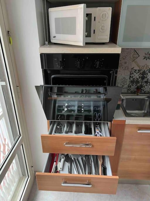 3 Fermate Dal Colosseo - Casa Vacanze Elena - 50 M Da Metro Garbatella Roma Ngoại thất bức ảnh