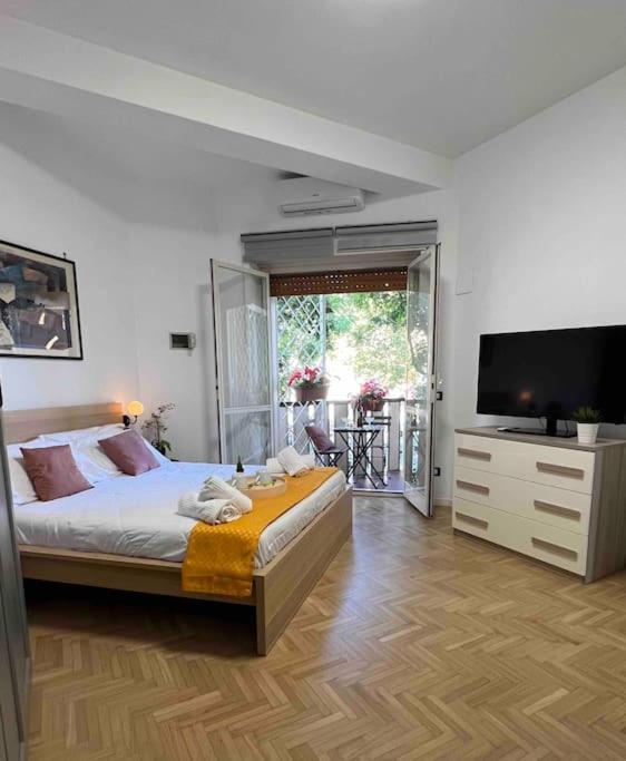3 Fermate Dal Colosseo - Casa Vacanze Elena - 50 M Da Metro Garbatella Roma Ngoại thất bức ảnh