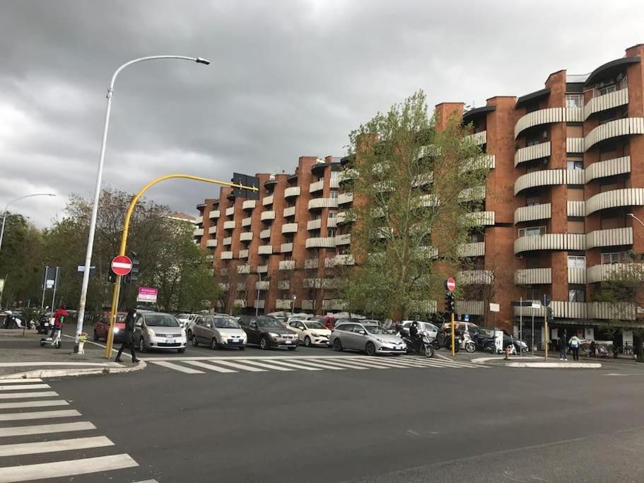 3 Fermate Dal Colosseo - Casa Vacanze Elena - 50 M Da Metro Garbatella Roma Ngoại thất bức ảnh