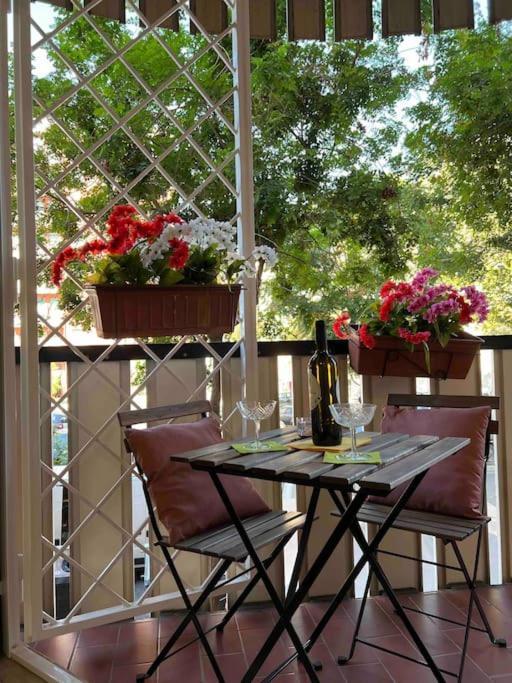 3 Fermate Dal Colosseo - Casa Vacanze Elena - 50 M Da Metro Garbatella Roma Ngoại thất bức ảnh