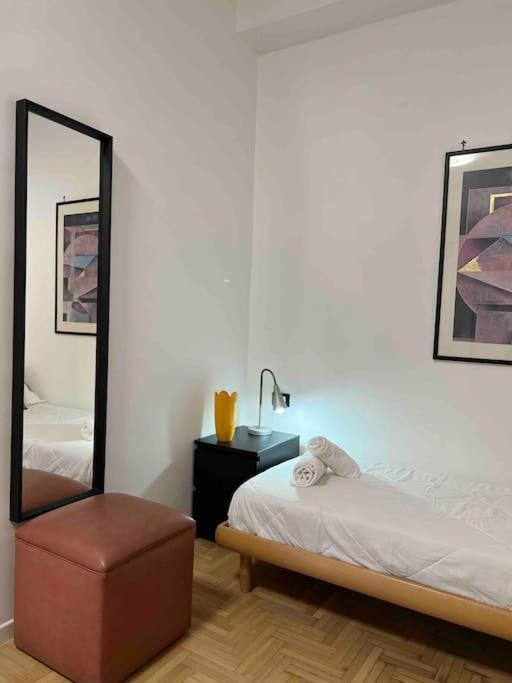 3 Fermate Dal Colosseo - Casa Vacanze Elena - 50 M Da Metro Garbatella Roma Ngoại thất bức ảnh