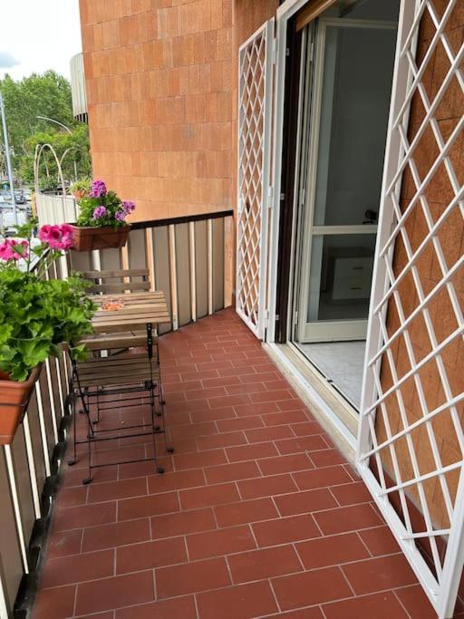 3 Fermate Dal Colosseo - Casa Vacanze Elena - 50 M Da Metro Garbatella Roma Ngoại thất bức ảnh