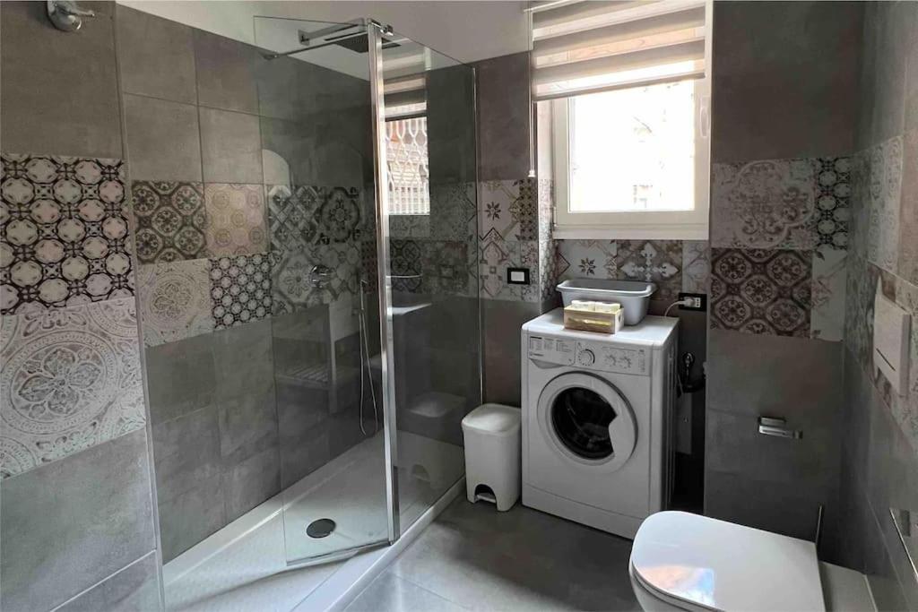 3 Fermate Dal Colosseo - Casa Vacanze Elena - 50 M Da Metro Garbatella Roma Ngoại thất bức ảnh