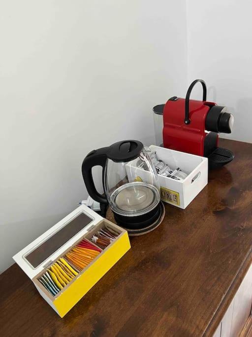 3 Fermate Dal Colosseo - Casa Vacanze Elena - 50 M Da Metro Garbatella Roma Ngoại thất bức ảnh