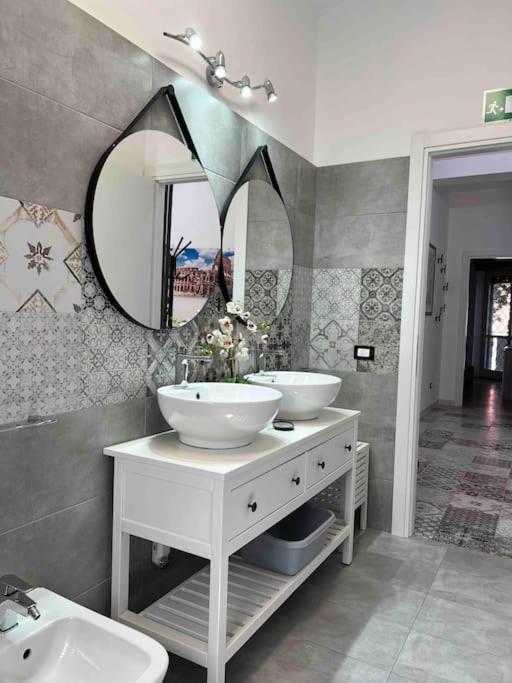 3 Fermate Dal Colosseo - Casa Vacanze Elena - 50 M Da Metro Garbatella Roma Ngoại thất bức ảnh